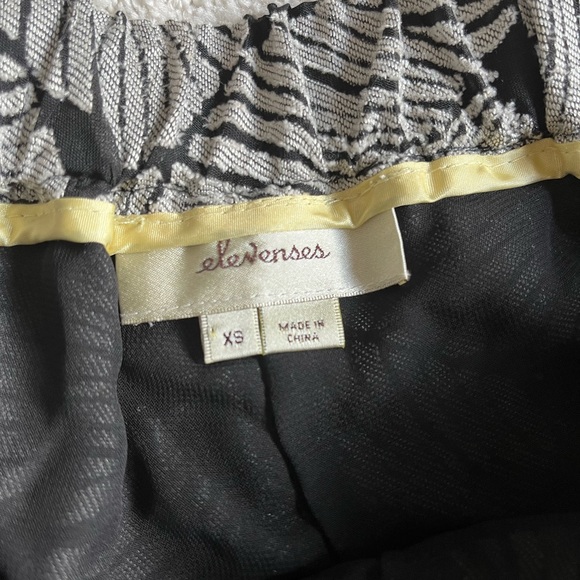 Anthropology (Elevenses) linen pants, perfect for summer! Dress it up or down! - Picture 4 of 7